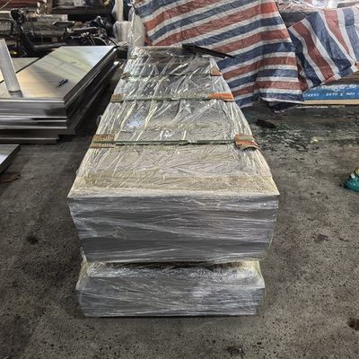 1.2343 REMELTING ELECTROSLAG Travail à chaud sur une surface brillante en acier